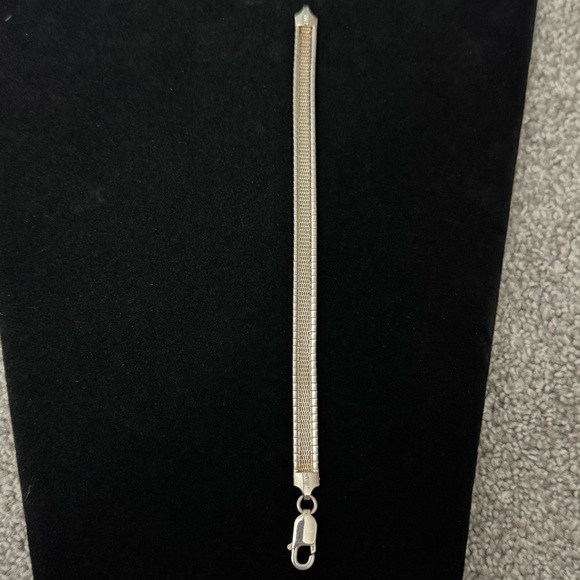 925 Italy Sterling Silver Omega Bracelet (Sz 7” includes clasp) - Picture 3 of 4